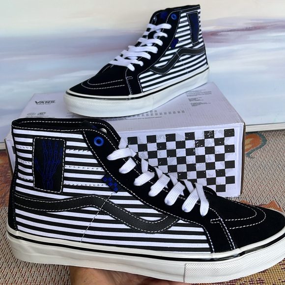Vans Men’s Skate Sk8-Hi D
Breana Geering Black/White
VN0A5KYBBA2
Sneakers - Picture 11 of 16